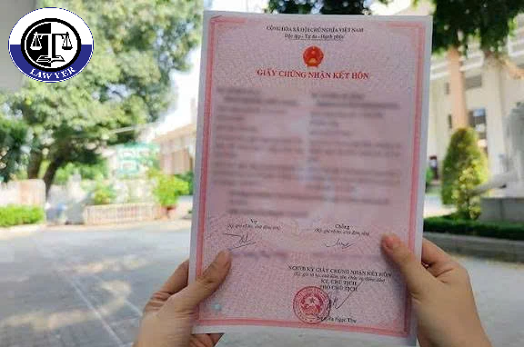 Phát hiện con trai lấy vợ khi chưa đủ tuổi, cha nhờ tòa hủy việc kết hôn trái luật