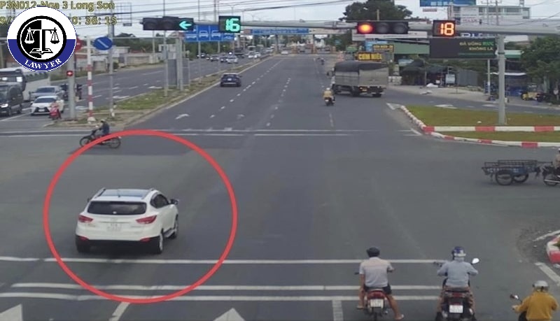 Xe đè vạch khi đèn đỏ bị xử phạt lỗi vượt đèn đỏ?