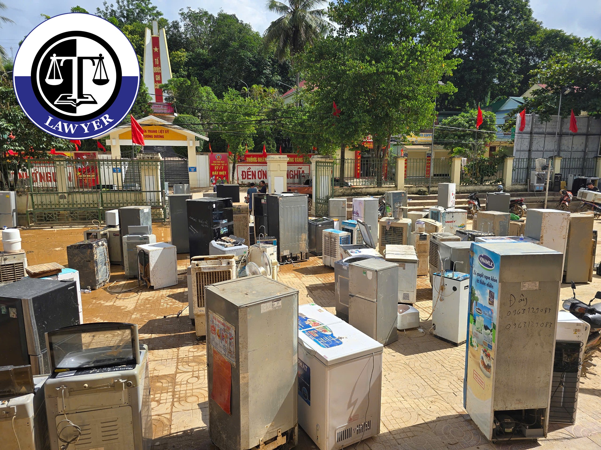 Hơn 100 kỹ thuật viên đổ về vùng lũ Nghệ An, sửa đồ miễn phí giúp bà con
